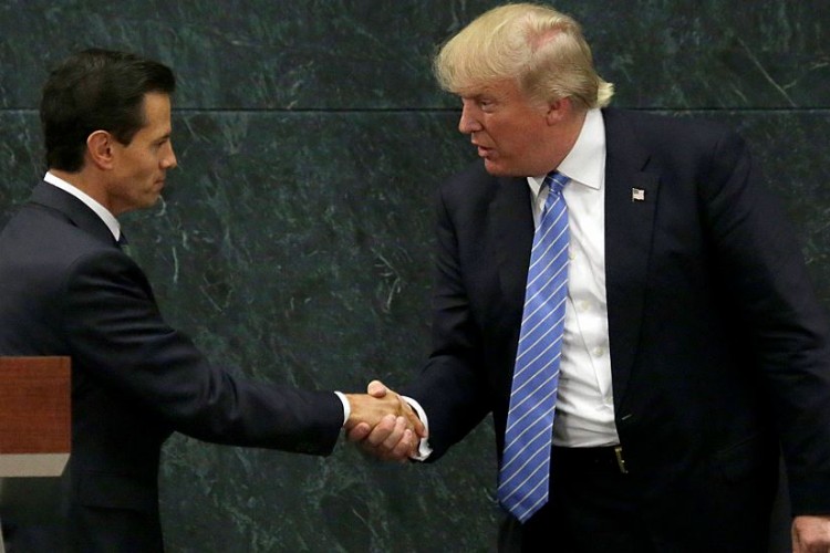El presidente, Donald Trump y su homólogo, Enrique Peña Nieto. Ambos se reunieron cuando Trump era candidato a la presidencia de Estados Unidos. LA PRENSA/Archivo