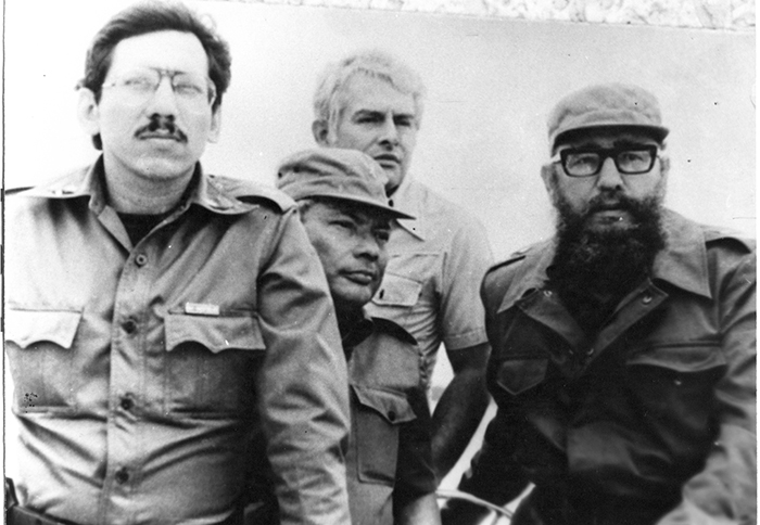 Humberto Ortega, Tomás Borge y Fidel Castro. Atrás, Roberto Sánchez Ramírez. 1980, mientras navegaban en el lago de Granada. Foto: La Prensa