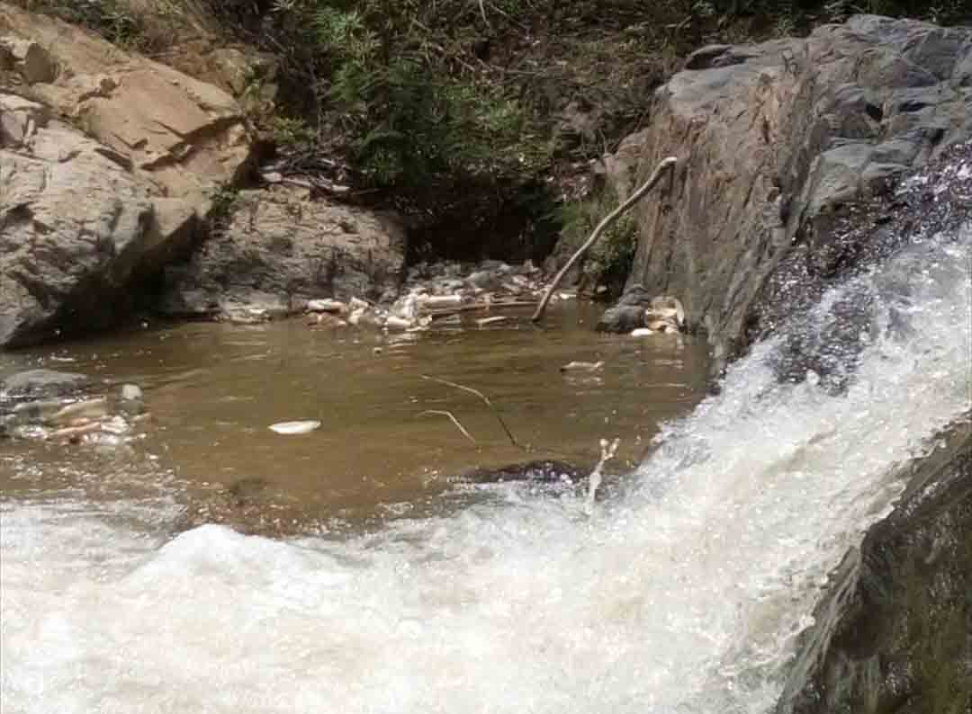 Llenan de basura el río Dipilto - La Prensa (Nicaragua)