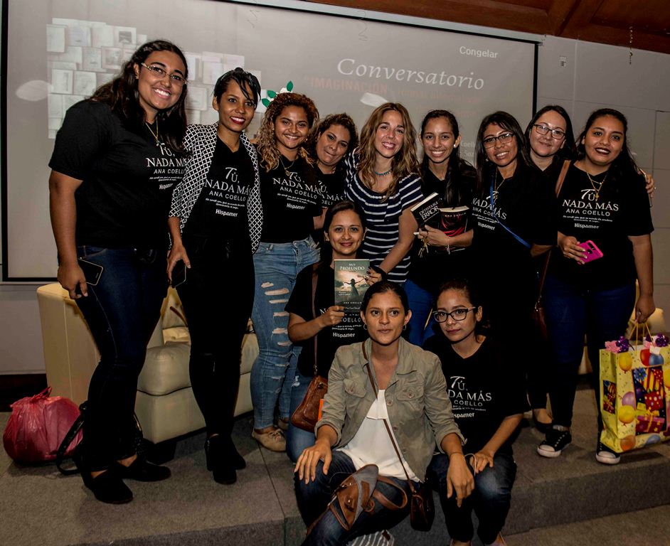 Un grupo de fans de la escritora Ana Coello reunidas en el Centro Cultural Pablo Antonio Cuadra de Hispamer. LAPRENSA/CARLOS VALLE