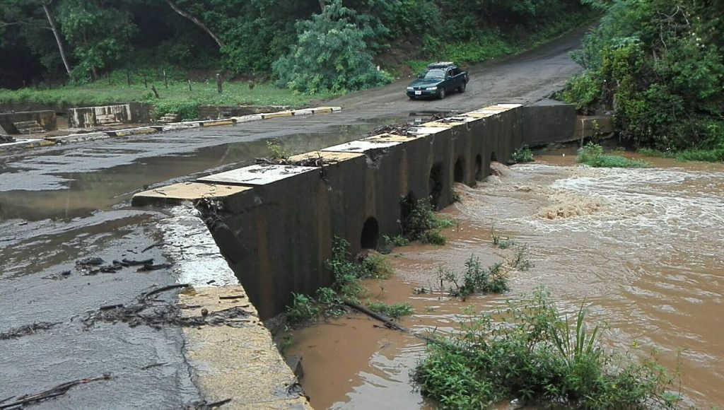 Así se vió este domingo el puente del río Cacalojoche en La Conquista, Carazo. LA PRENSA/MYNOR GARCÍA.